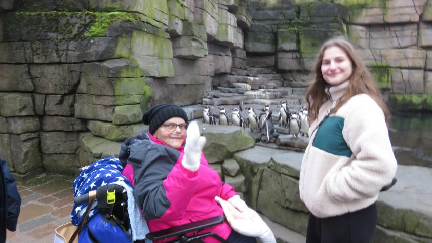 Waltraud bei den Pinguinen